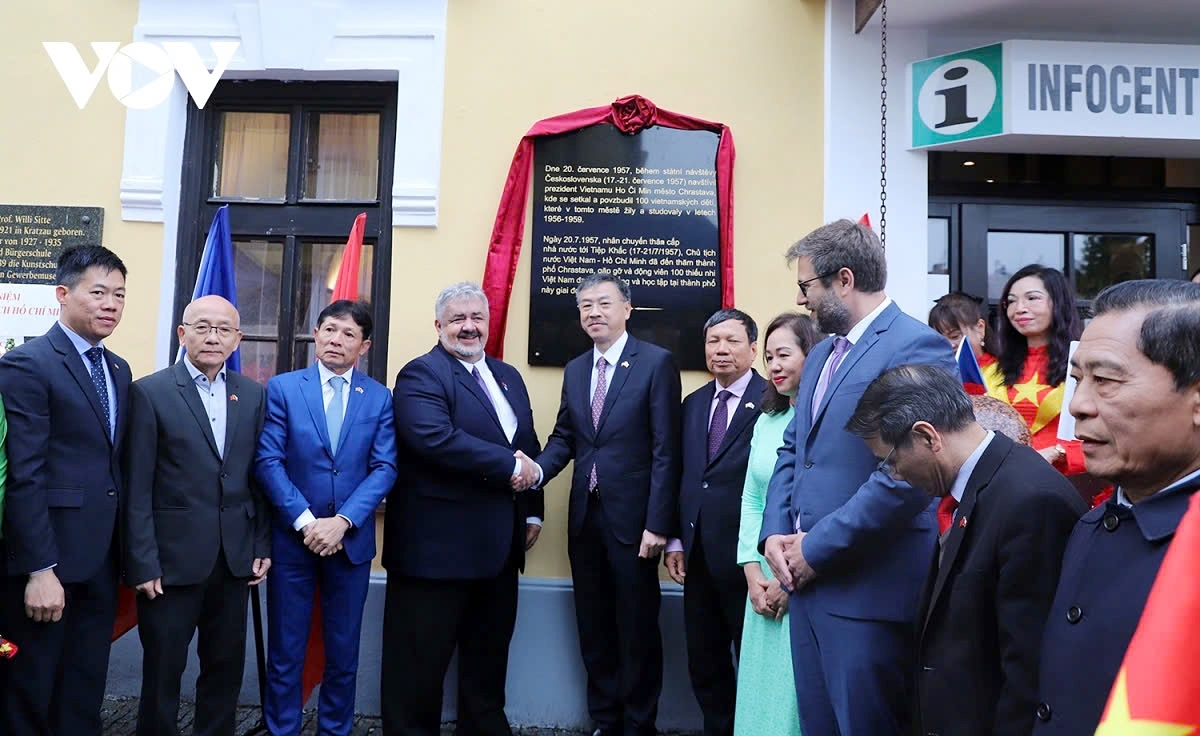 President Ho Chi Minh’s memorial plague unveiled in Czech city